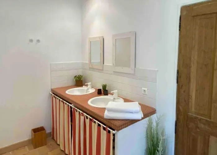 Provencale Atypique A 5 M A Pied De La *