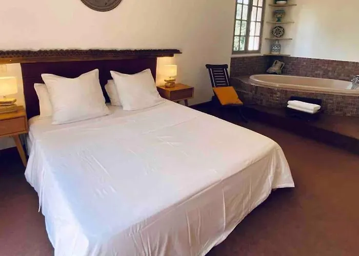 Provencale Atypique A 5 M A Pied De La Casa de Férias *