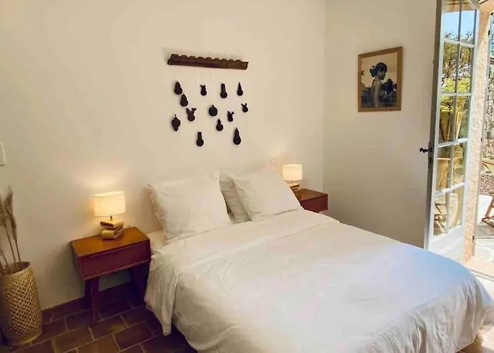 Provencale Atypique A 5 M A Pied De La Casa de Férias Saint-Raphaël