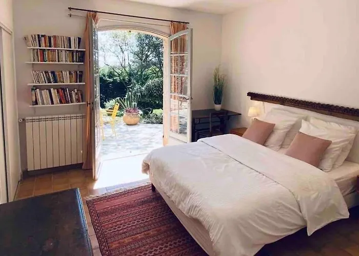 Provencale Atypique A 5 M A Pied De La *