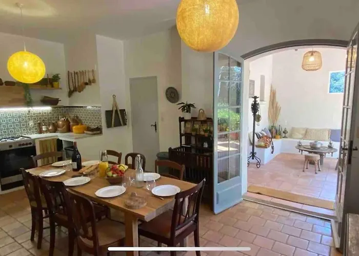 Provencale Atypique A 5 M A Pied De La Casa de Férias Saint-Raphaël