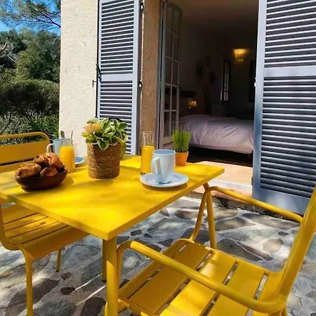 Ferienhaus Provencale Atypique A 5 M A Pied De La *