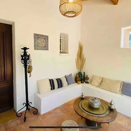 Provencale Atypique A 5 M A Pied De La * Saint-Raphael (Var)