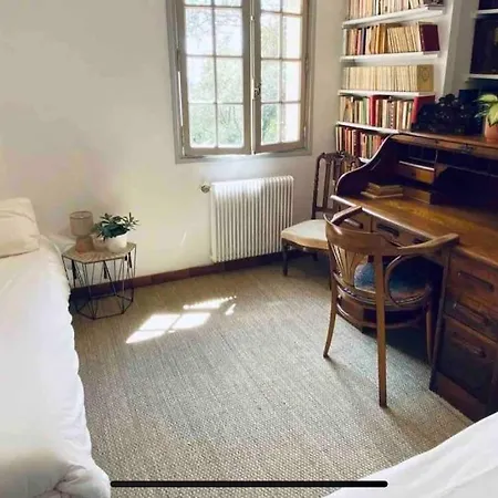 Provencale Atypique A 5 M A Pied De La * Saint-Raphael (Var)