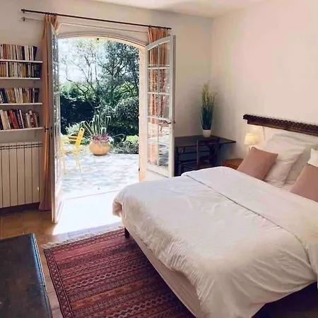 Provencale Atypique A 5 M A Pied De La *