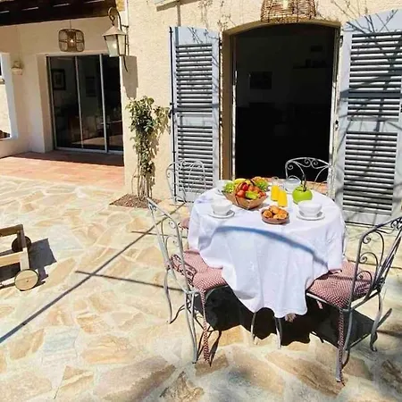 Provencale Atypique A 5 M A Pied De La Holiday home Saint-Raphael (Var)