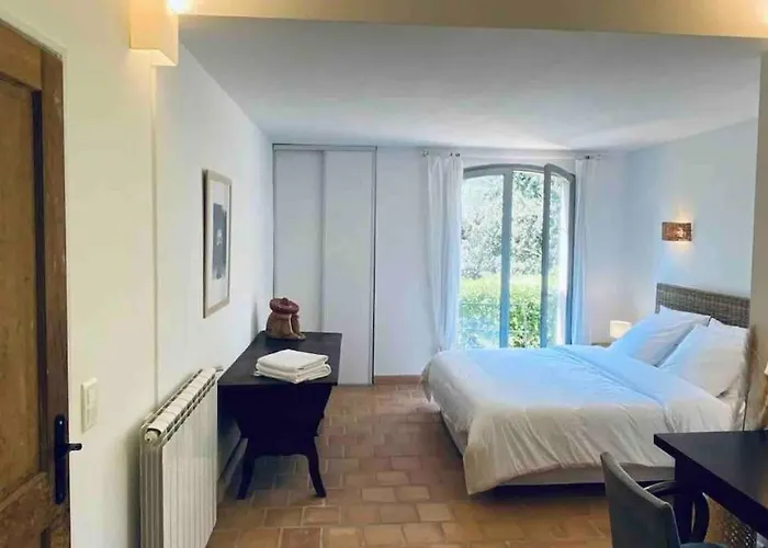 Provencale Atypique A 5 M A Pied De La 別荘 *